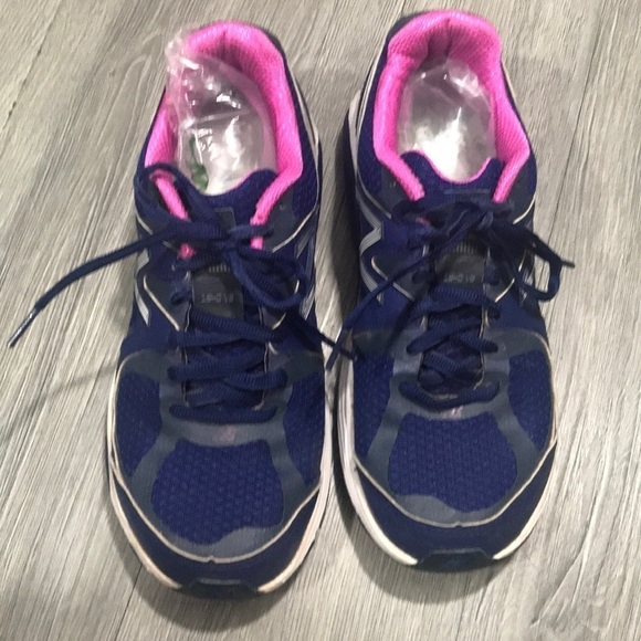 New Balance Performance/Motion Control Runners. Size 8.5 - Picture 2 of 10